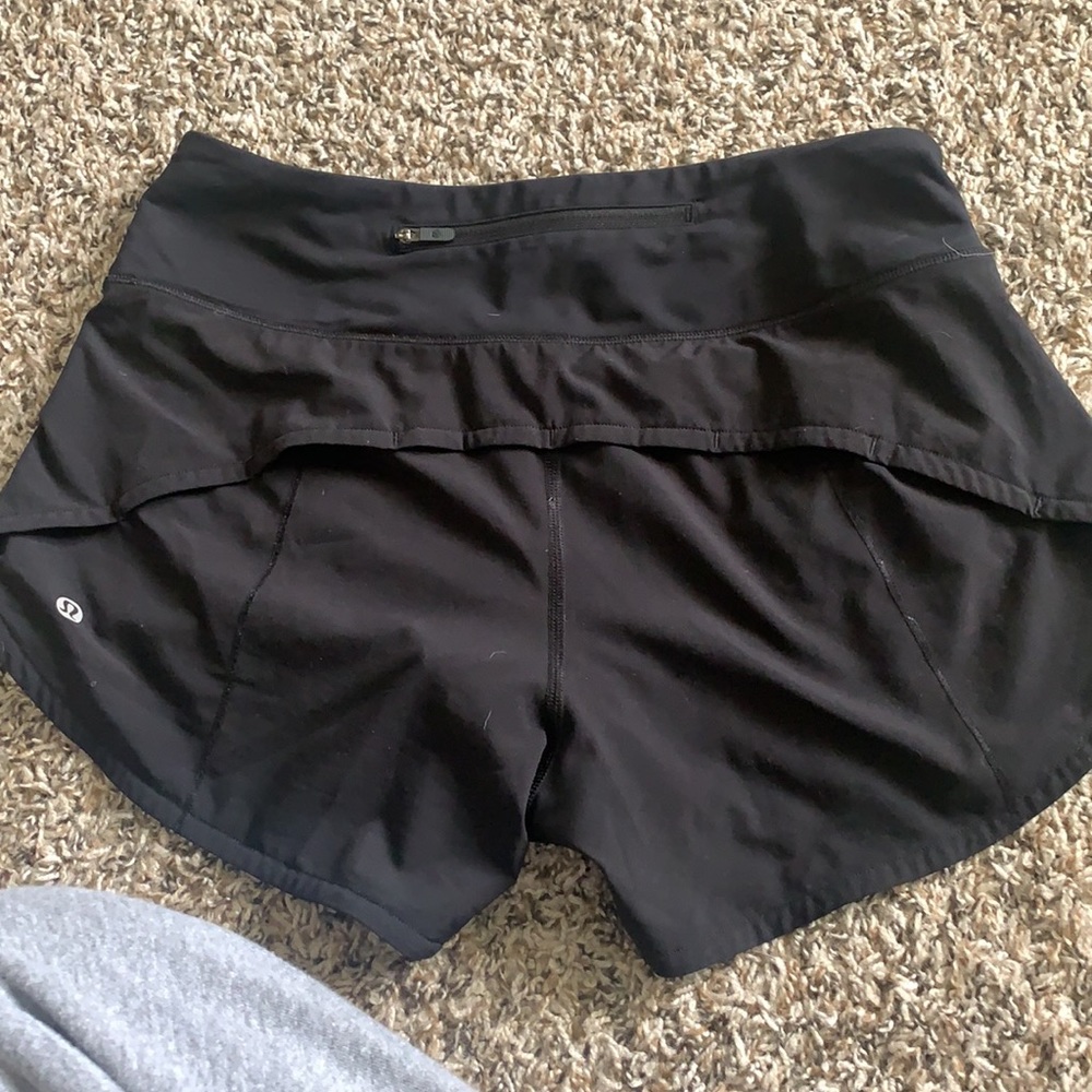 lulu speed up mid rise short 4’